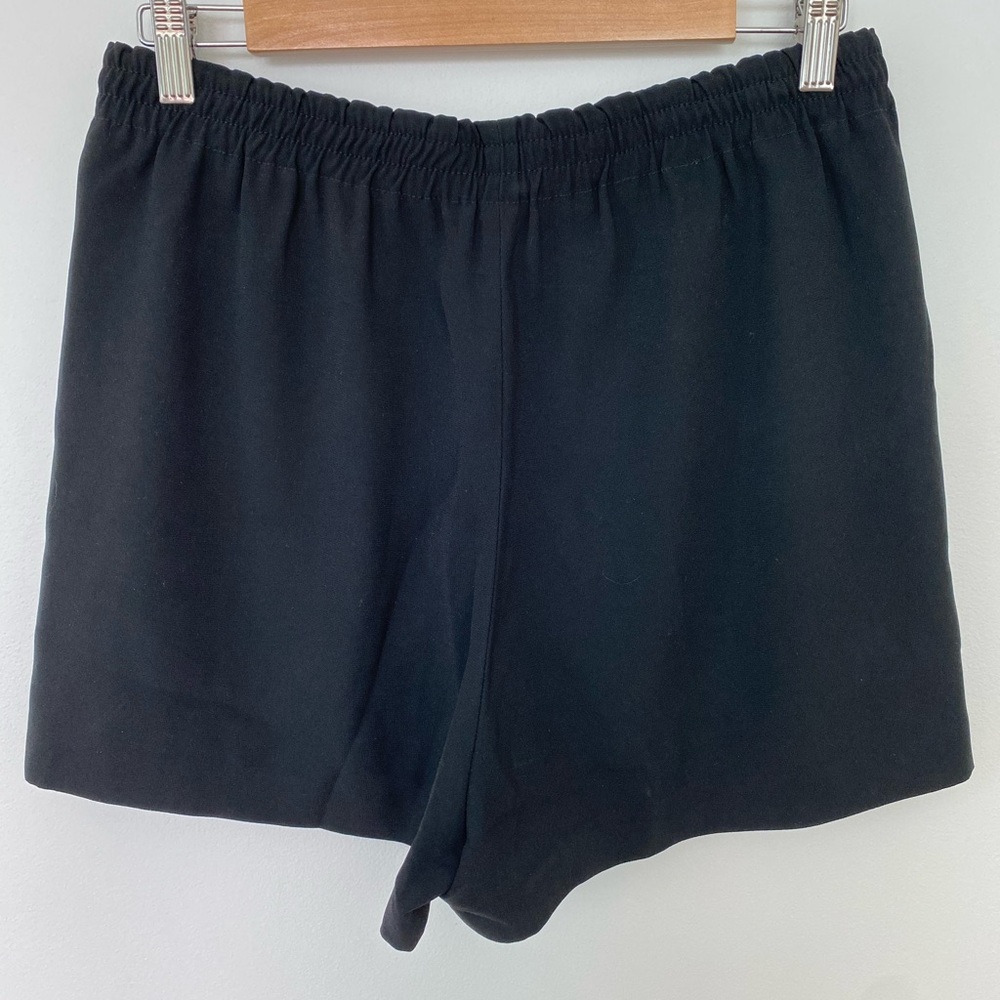 Babaton by Aritzia crepe shorts size large